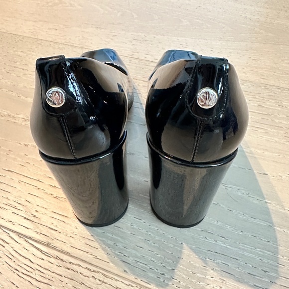 Stuart Weitzman Lille Peep Toe Pump - Picture 3 of 5